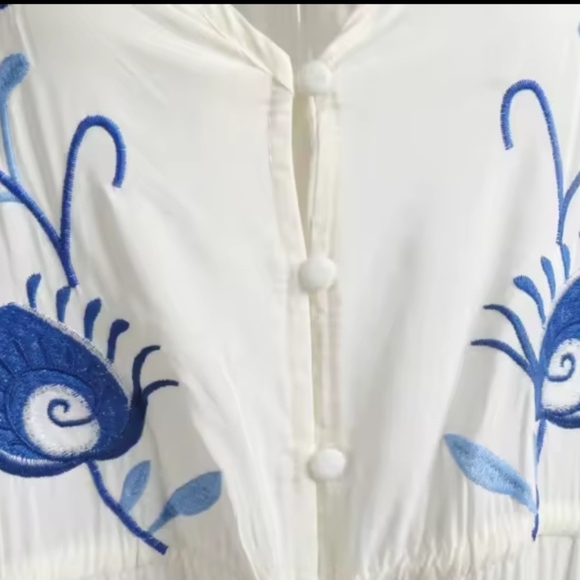 Elegant Floral Maxi Dress - Blue And White - Picture 11 of 16